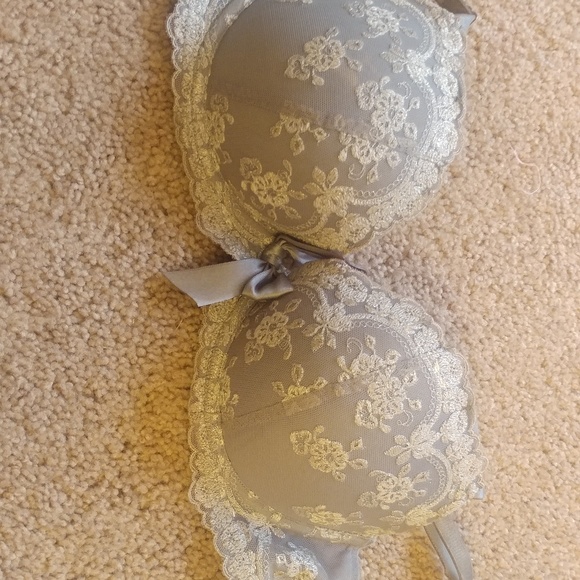 Aeries 34C lace push up bra. With padding - Picture 2 of 5